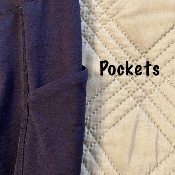 Women’s Navy Leggings with Pockets, Size Medium - Picture 3 of 6